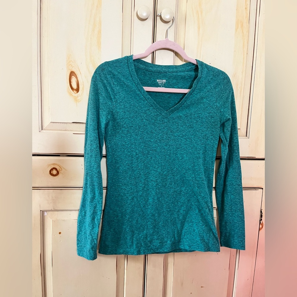 Mossimo v-neck long sleeve shirt. Size S.